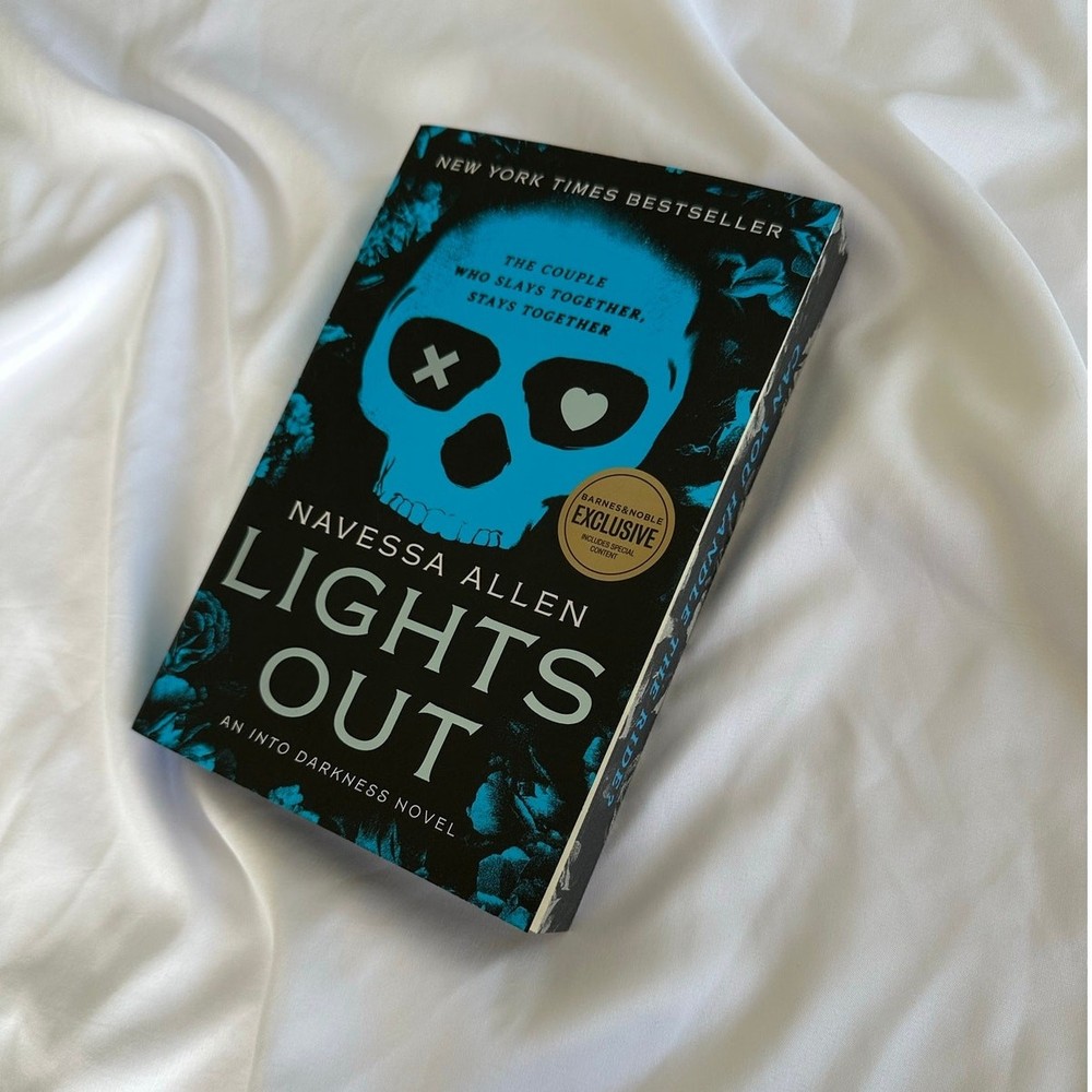 Barnes & Noble Special Edition Lights Out By Navessa Allen NEW