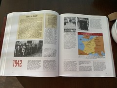 The Holocaust Chronicle : A History in Words and Pictures (2005, Hardcover)