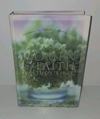 Women of Faith Study NUV Bible -Experience the Liberating Grace of God Zondervan