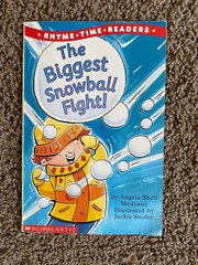 SCHOLASIC: The Biggest Snowball Fight! Angela Shelf Medearis… paperback book