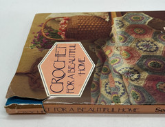 Lot of 3 crochet books in good condition (349)