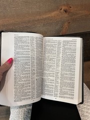 2-HOLY BIBLE King James Version • Reference Edition • Hendrickson Bibles KJV EUC