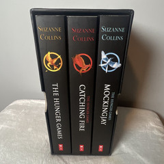 Suzanne Collins Hunger Games Trilogy 3-Book Box Set Scholastic Catching Fire