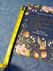 Beholding and Becoming: The Art of Everyday Worship by Ruth Chou Simons HC