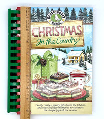 Gooseberry Patch Cookbook Christmas in the Country Recipes 2007- 222 pages