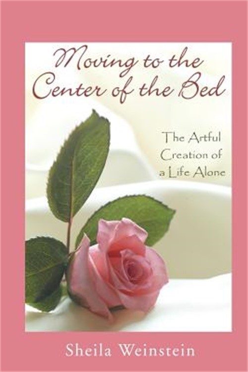 Moving to the Center of the Bed: The Artful Creation of a Life Alone (Paperback