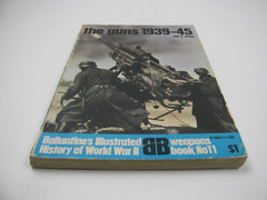 THE GUNS 1939-45 by Ian V. Hogg Ballantine WWII Weapons #11 1971 Paperback PB