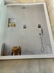 The Luxury Bathroom : Extraordinary Spaces from the Simple to the Extravagant..