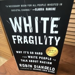 Robin DiAngelo White Fragility: Why It’s So Hard for White People Trade PB