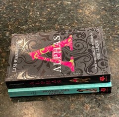 2 Book Lot Alpha Series By Lisi Harrison Alphas and Movers & Fakers 1st EDITIONS