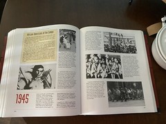 The Holocaust Chronicle : A History in Words and Pictures (2005, Hardcover)
