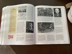 The Holocaust Chronicle : A History in Words and Pictures (2005, Hardcover)