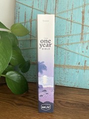 One Year Bible : New King James Version, Paperback by Tyndale House Publisher…