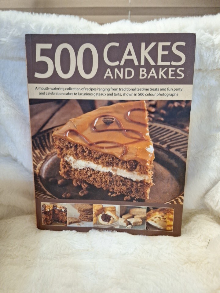 500 Cakes And Bakes: A Mouth-watering Collection of … by Martha Day 0754824217