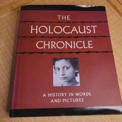 Holocaust Chronicle : A History in Words and Pictures by John Roth (2000,…