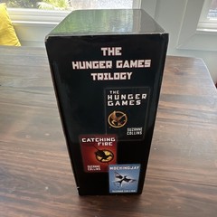 The Hunger Games Trilogy Box Set Slipcased – Suzanne Collins (Scholastic)