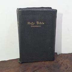 Vintage 1945 Holy Bible KJV Red Letter Concordance World Publishing Family