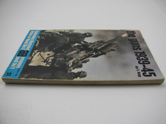 THE GUNS 1939-45 by Ian V. Hogg Ballantine WWII Weapons #11 1971 Paperback PB