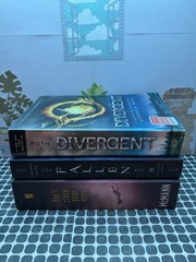 3 Young Adult Dystopian Fiction Paperback Books Veronica Roth, Kate, McMann