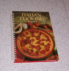 Vintage 1981 ITALIAN Cookbook UK Pasta, Veg. Soups, Desserts Caroline Manni