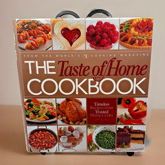 The Taste of Home Cookbook 2007 Ringbound Binder Edition Editors Reader’s Digest