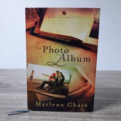 The Photo Album Marlene Chase 2020 Annie’s Attic Mysteries Fiction Annie’s