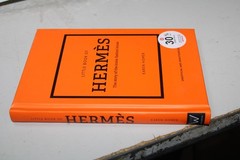 The Little Book of Hermès: The Story of the Iconic Fashion House (Little Bo…
