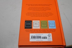 The Little Book of Hermès: The Story of the Iconic Fashion House (Little Bo…
