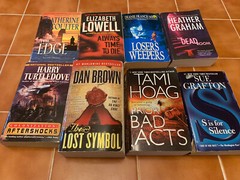 Lot Of paperback Books Mysteries And Thrillers, Miscellaneous Authors