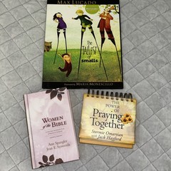 Christian Book Lot New Tallest Of Smalls, Women Of The Bible, Praying Together