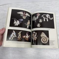 Vintage Jewelry: A Price and Identification Guide, 1920-1940s by Leigh Leshner